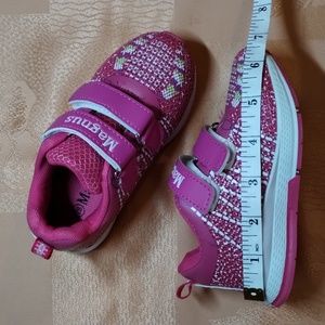 Magnus Kids Shoes Size 28 (~6”) ~US 8.5